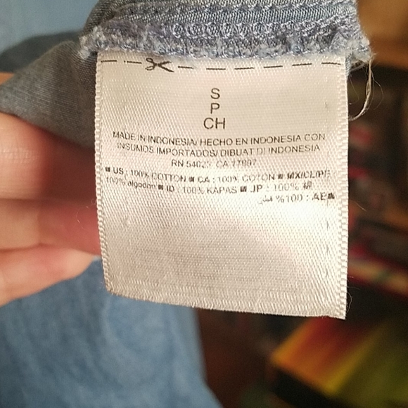 Old Navy V-Neck Chambray Jumpsuit - Picture 5 of 6